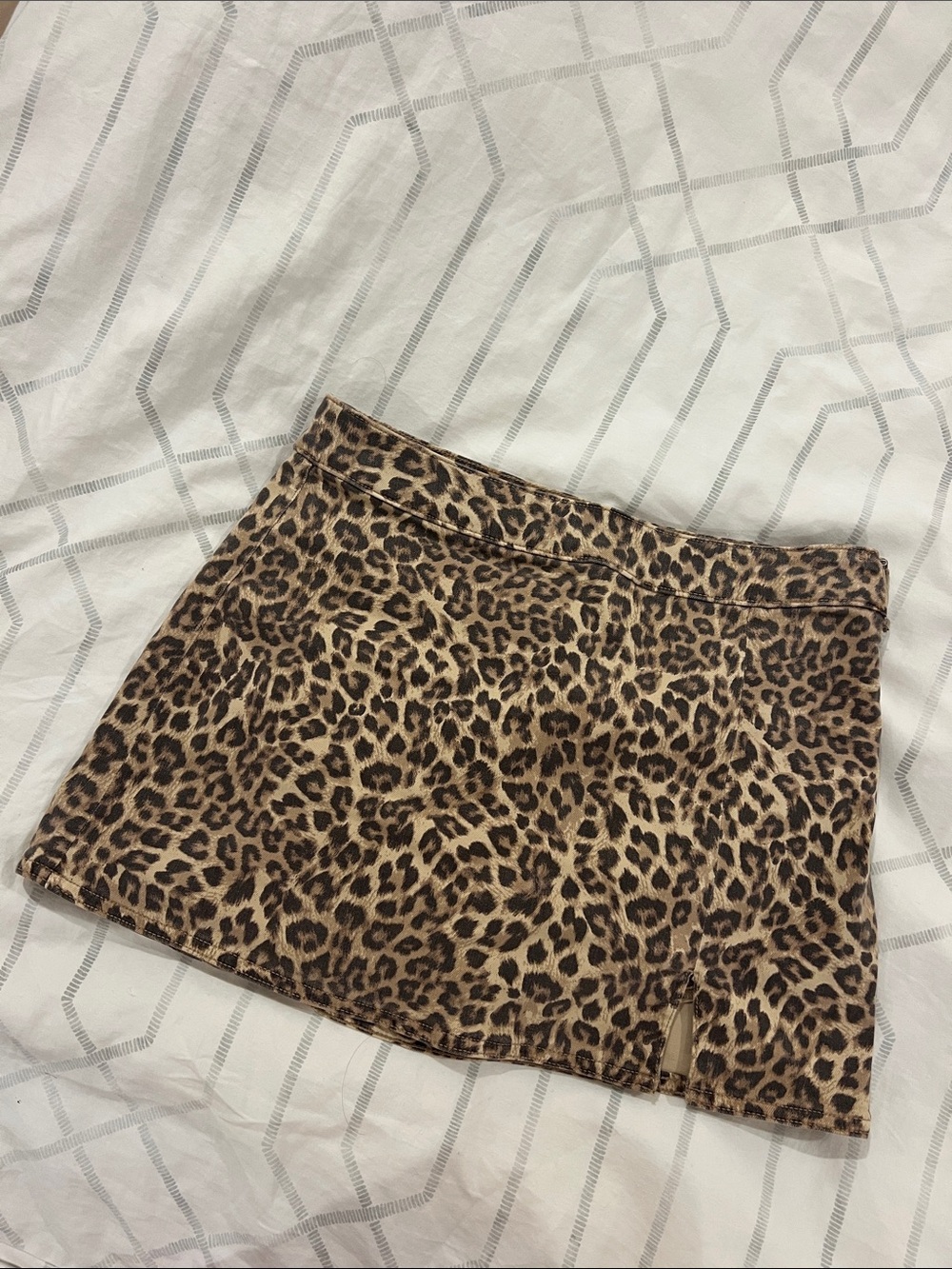 NEVER WORN American Eagle Outfitters Leopard Print Mini Skirt - stretchy!